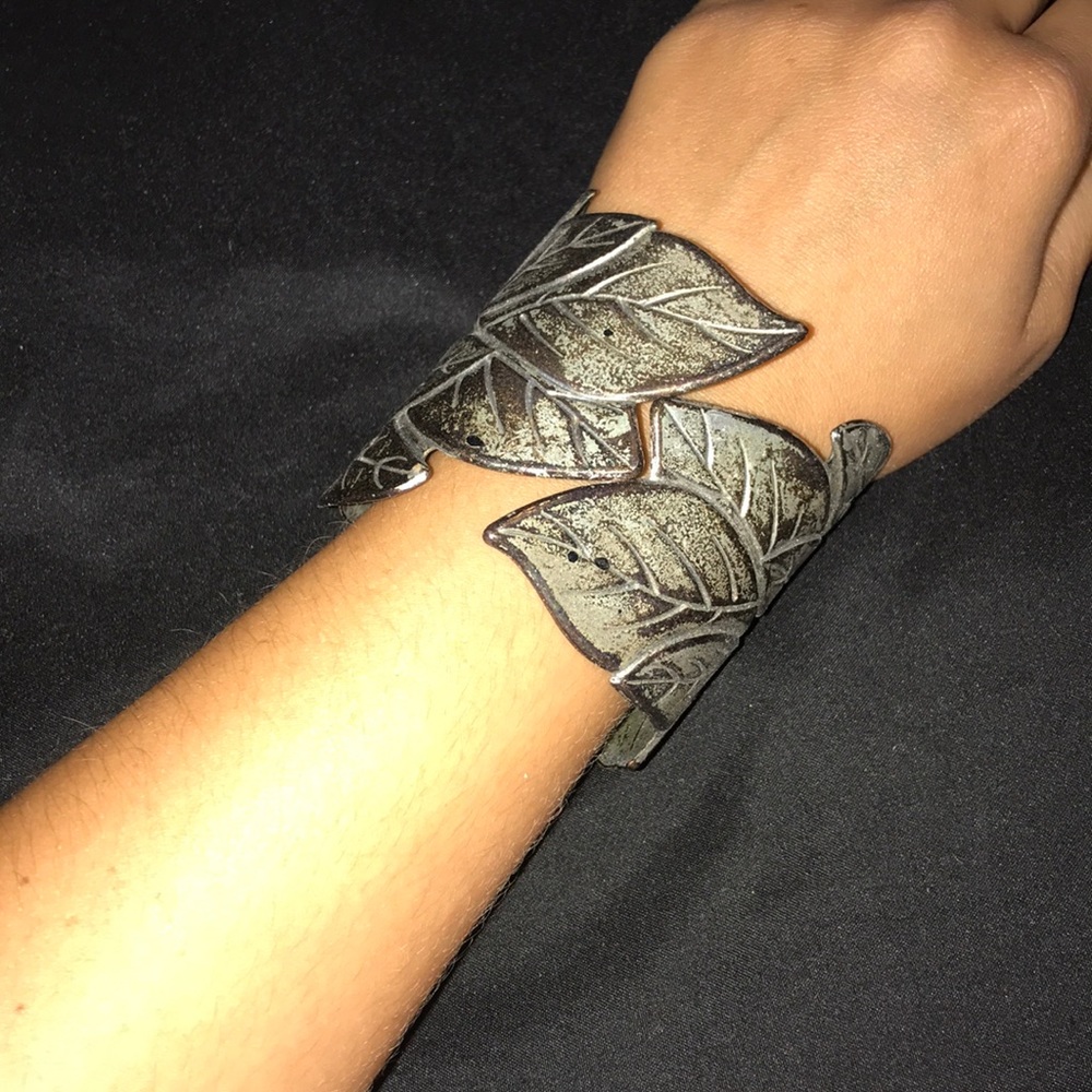 Silver distressed looking leaf bracelet